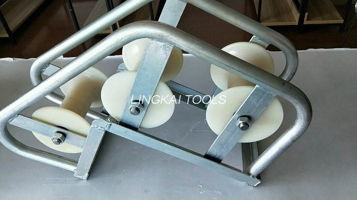 SH450J Model Galvanized Manhole cable Roller Aluminium Material Flete Type