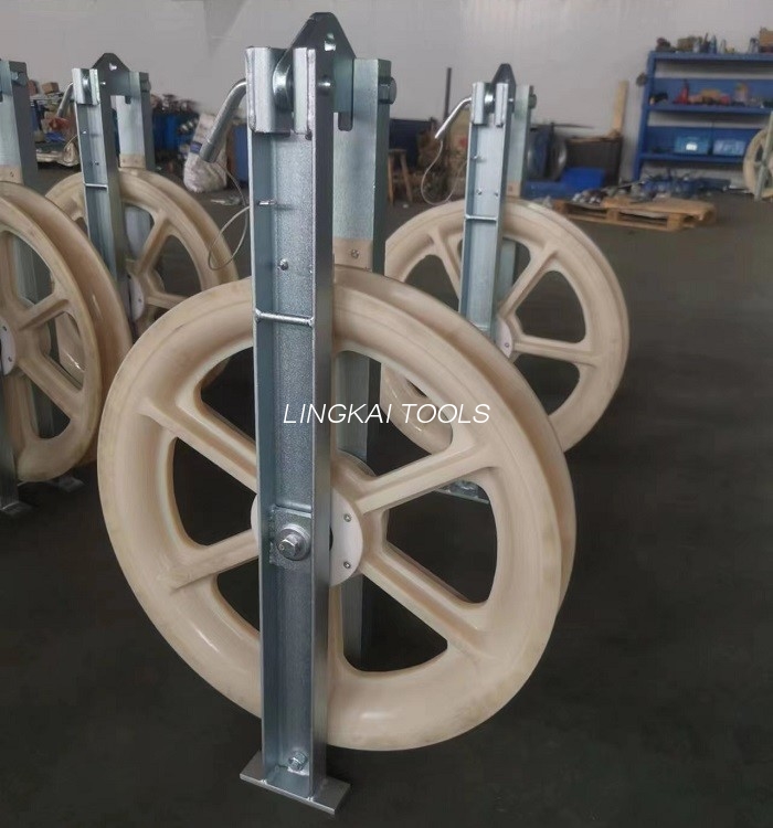 508 X 75 Mm Tres Sheaves Transmission Line MC Nylon Conductor Stringing Pilot Clausus
