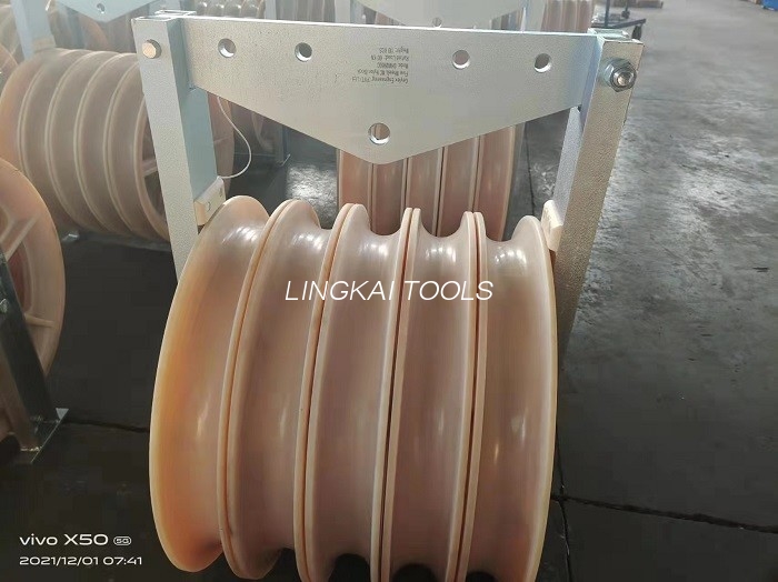 822mm Magnae Diametri Transmissio supra caput Cable Roller Nylon Sheave Clausus trochleae cum tribus curtis
